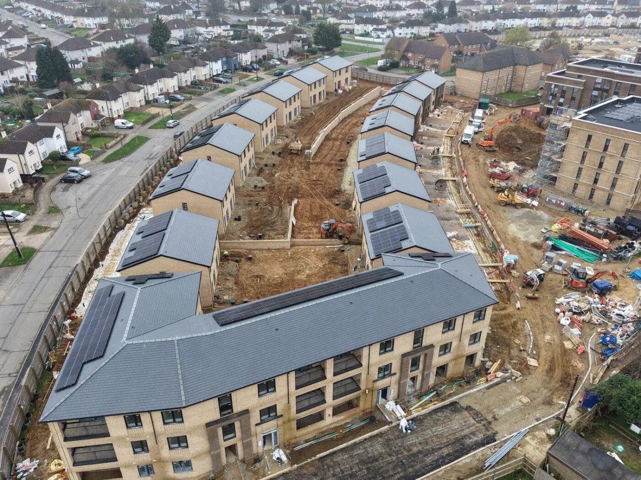 Cambrian Roof Tiles installed to the apartment block and individual houses – Cambridge Crescent Phase 1.
