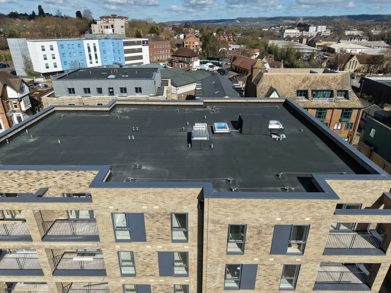 Completed main roof – MOY Imper Paralon ARD/HS Plus (Charcoal Grey) and HLL posts